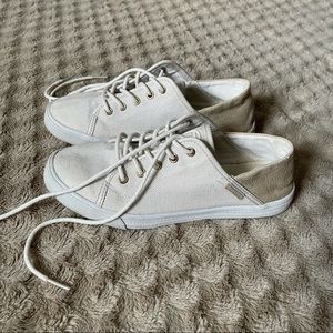 Tommy Hilfiger tennis shoes